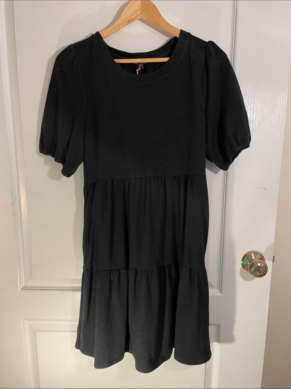 Skies Are Blue Black Puff-Sleeve Tiered Dress